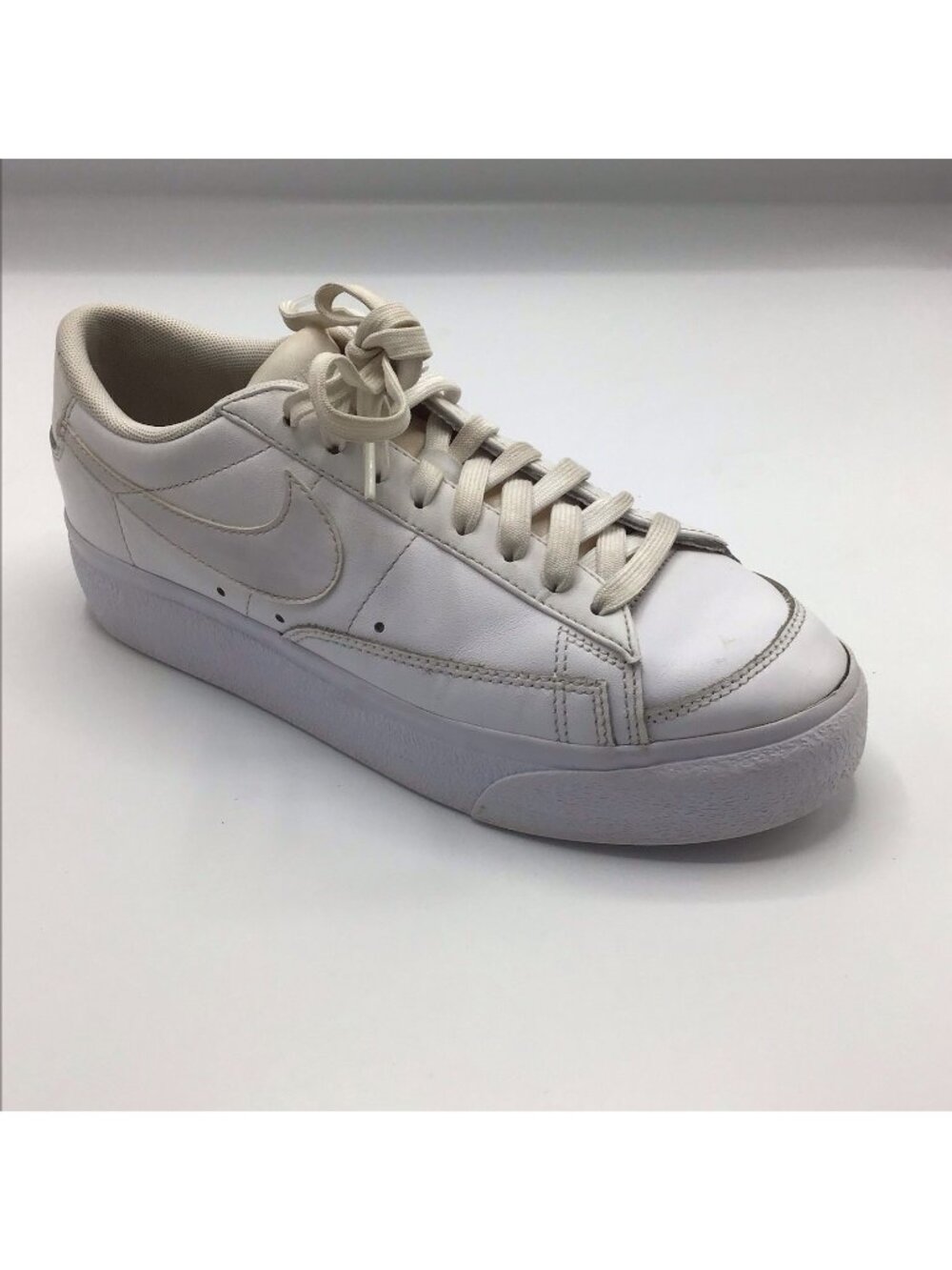 Nike Womens Blazer Low Platform DJ0292-100 White Sneakers Size 8.5 casual shoe